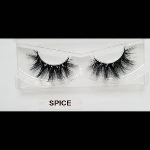 Lashes in the style Spice